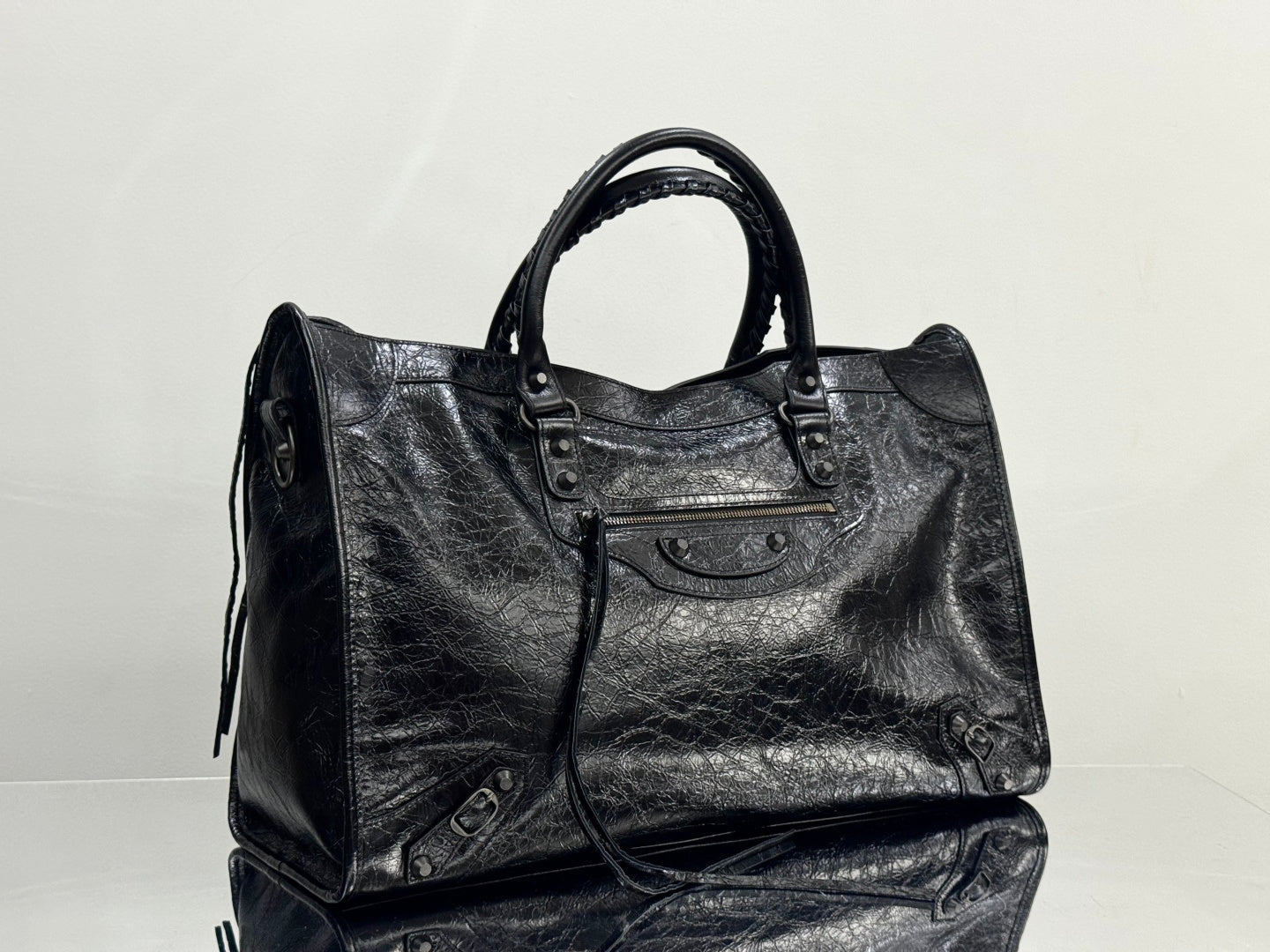 Le City medium textured-leather tote
